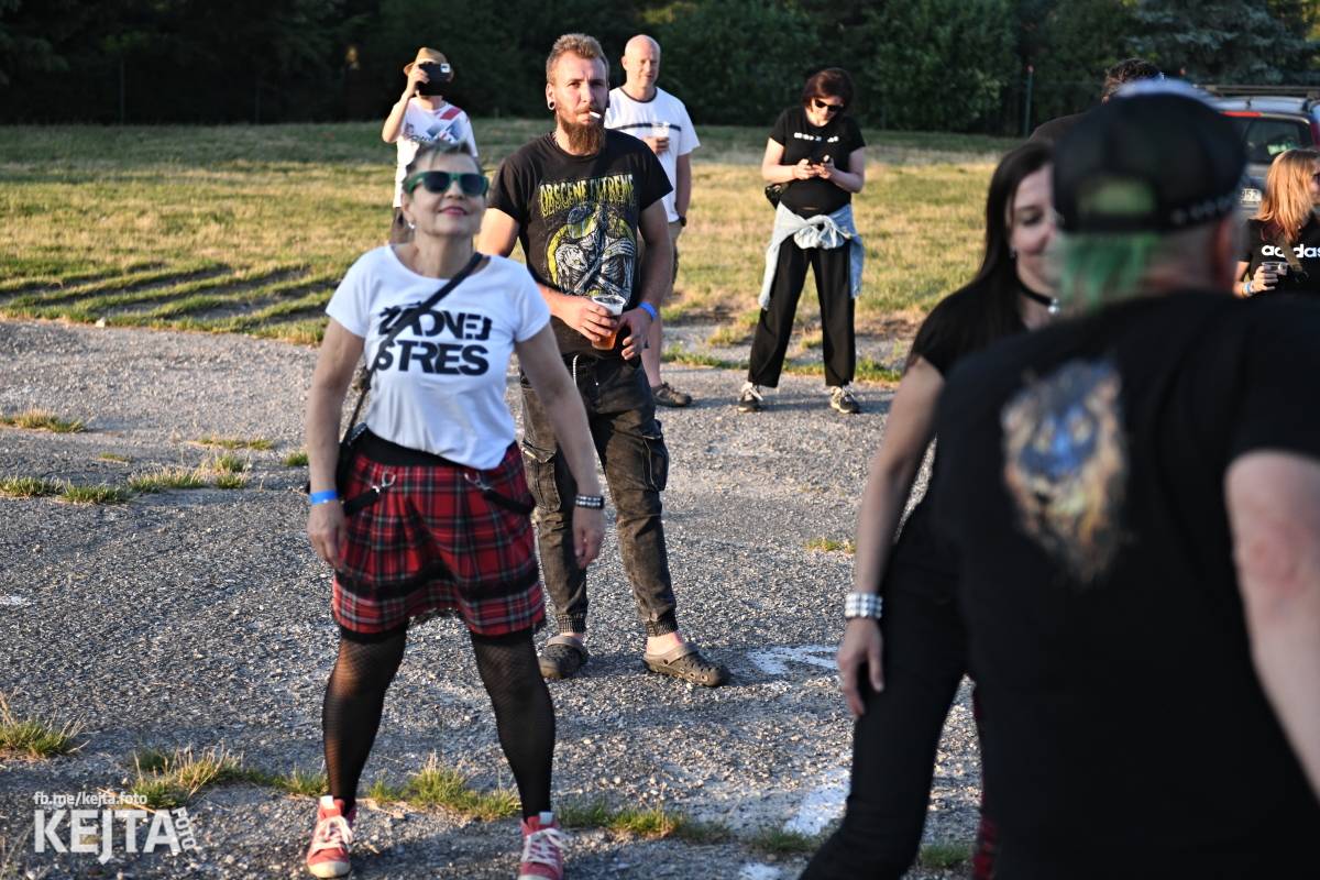 Fest a půl odstartoval naplno: První den nabídl punkrock v podání M3ta, Zvýšenýho rizika, Houby či PUM