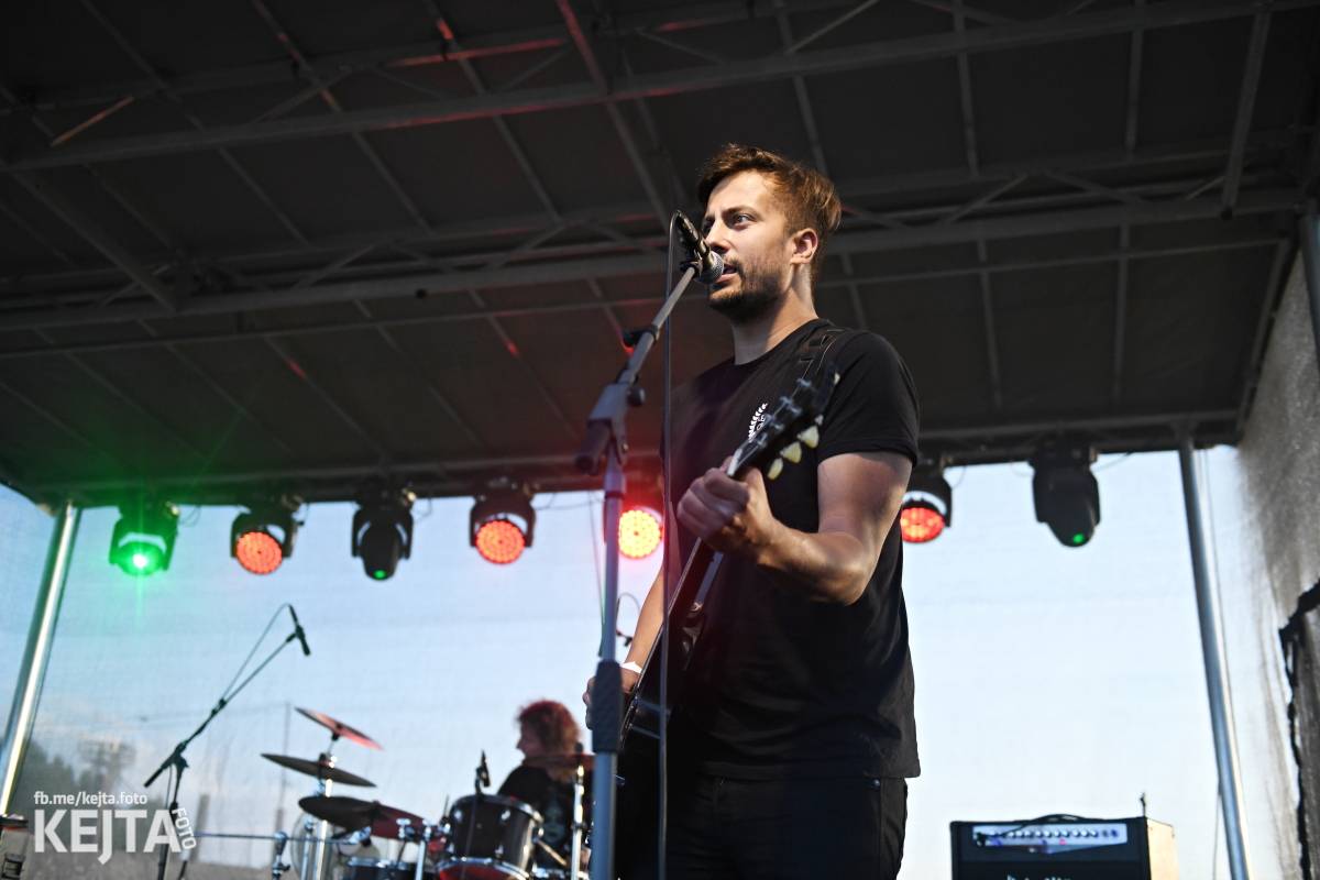 Fest a půl odstartoval naplno: První den nabídl punkrock v podání M3ta, Zvýšenýho rizika, Houby či PUM