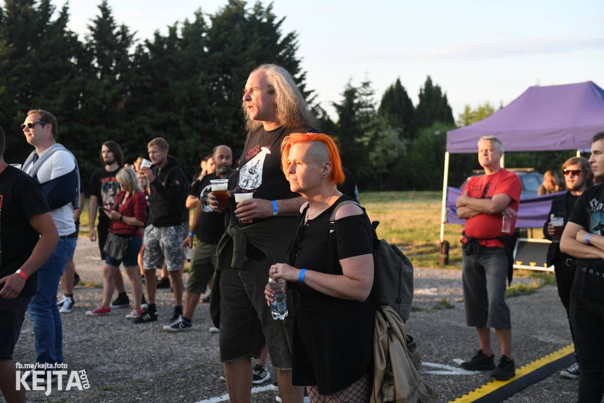 Fest a půl odstartoval naplno: První den nabídl punkrock v podání M3ta, Zvýšenýho rizika, Houby či PUM