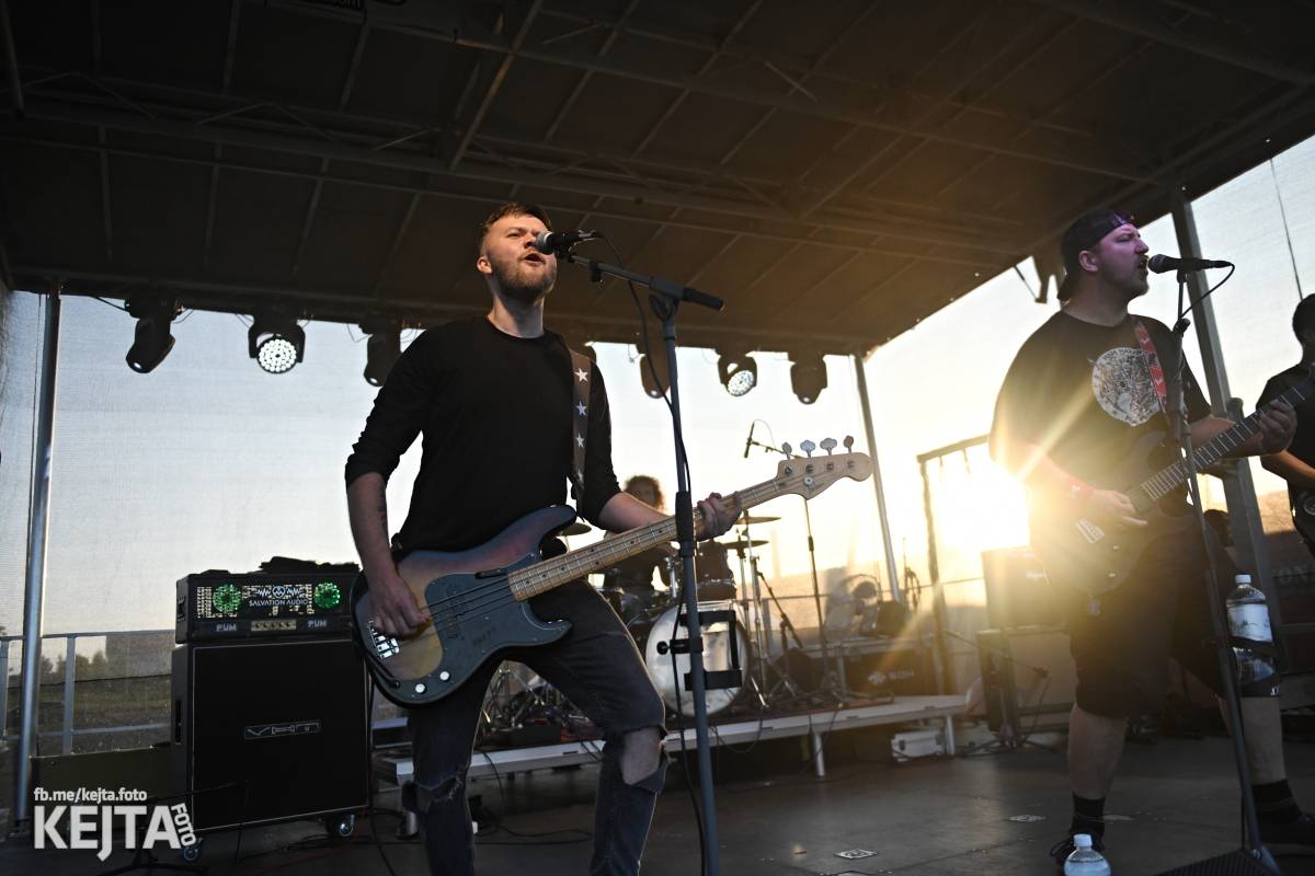 Fest a půl odstartoval naplno: První den nabídl punkrock v podání M3ta, Zvýšenýho rizika, Houby či PUM