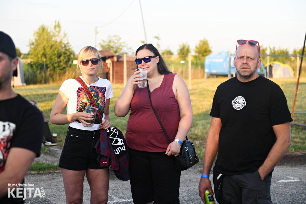 Fest a půl odstartoval naplno: První den nabídl punkrock v podání M3ta, Zvýšenýho rizika, Houby či PUM