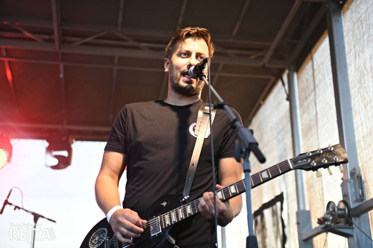 Fest a půl odstartoval naplno: První den nabídl punkrock v podání M3ta, Zvýšenýho rizika, Houby či PUM