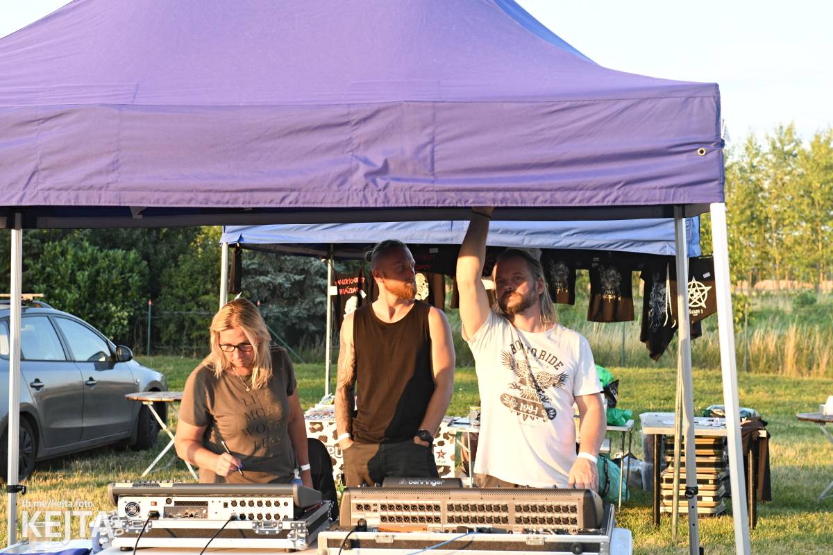 Fest a půl odstartoval naplno: První den nabídl punkrock v podání M3ta, Zvýšenýho rizika, Houby či PUM