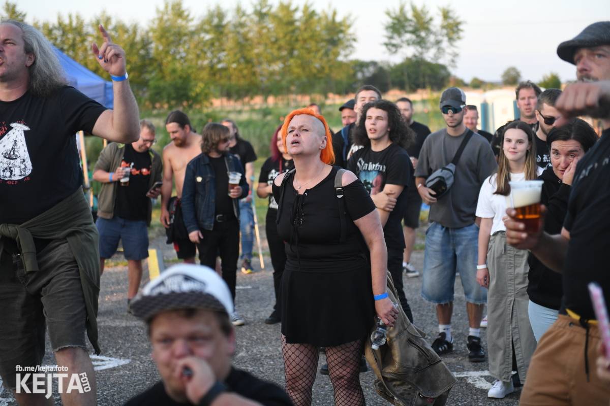 Fest a půl odstartoval naplno: První den nabídl punkrock v podání M3ta, Zvýšenýho rizika, Houby či PUM