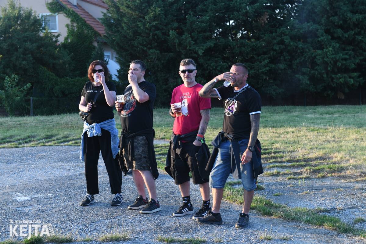 Fest a půl odstartoval naplno: První den nabídl punkrock v podání M3ta, Zvýšenýho rizika, Houby či PUM