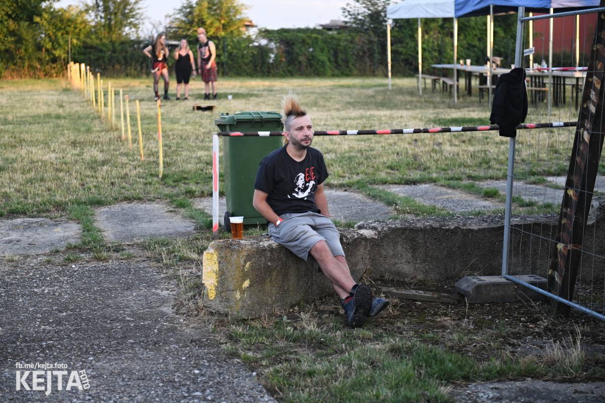 Fest a půl odstartoval naplno: První den nabídl punkrock v podání M3ta, Zvýšenýho rizika, Houby či PUM