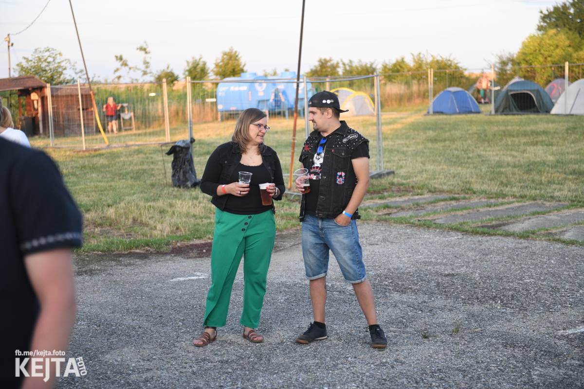 Fest a půl odstartoval naplno: První den nabídl punkrock v podání M3ta, Zvýšenýho rizika, Houby či PUM