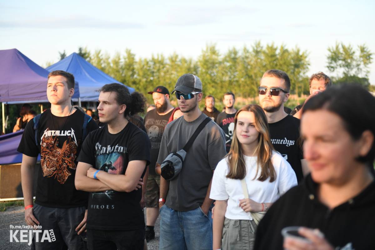 Fest a půl odstartoval naplno: První den nabídl punkrock v podání M3ta, Zvýšenýho rizika, Houby či PUM