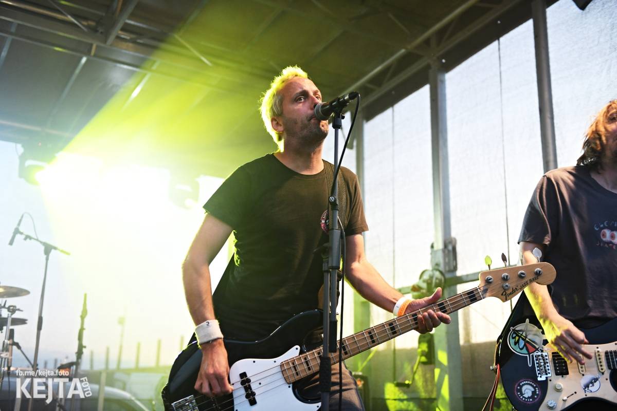 Fest a půl odstartoval naplno: První den nabídl punkrock v podání M3ta, Zvýšenýho rizika, Houby či PUM