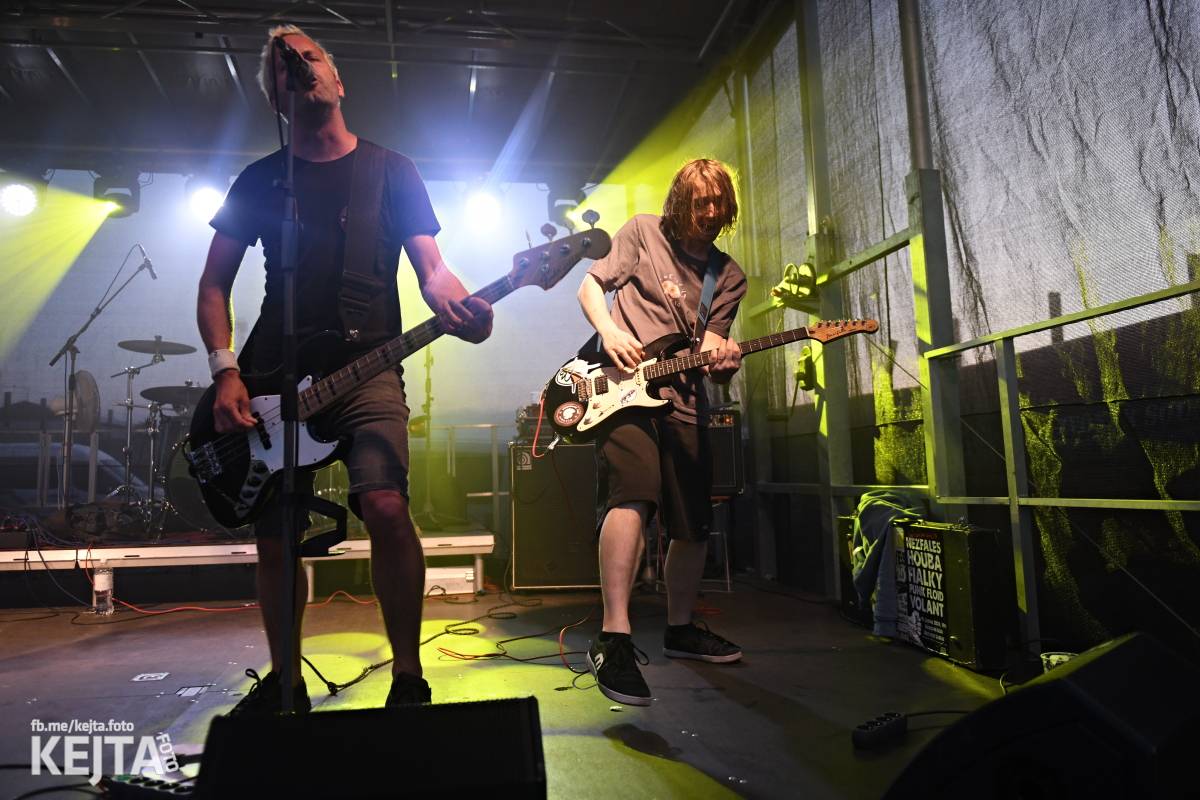 Fest a půl odstartoval naplno: První den nabídl punkrock v podání M3ta, Zvýšenýho rizika, Houby či PUM