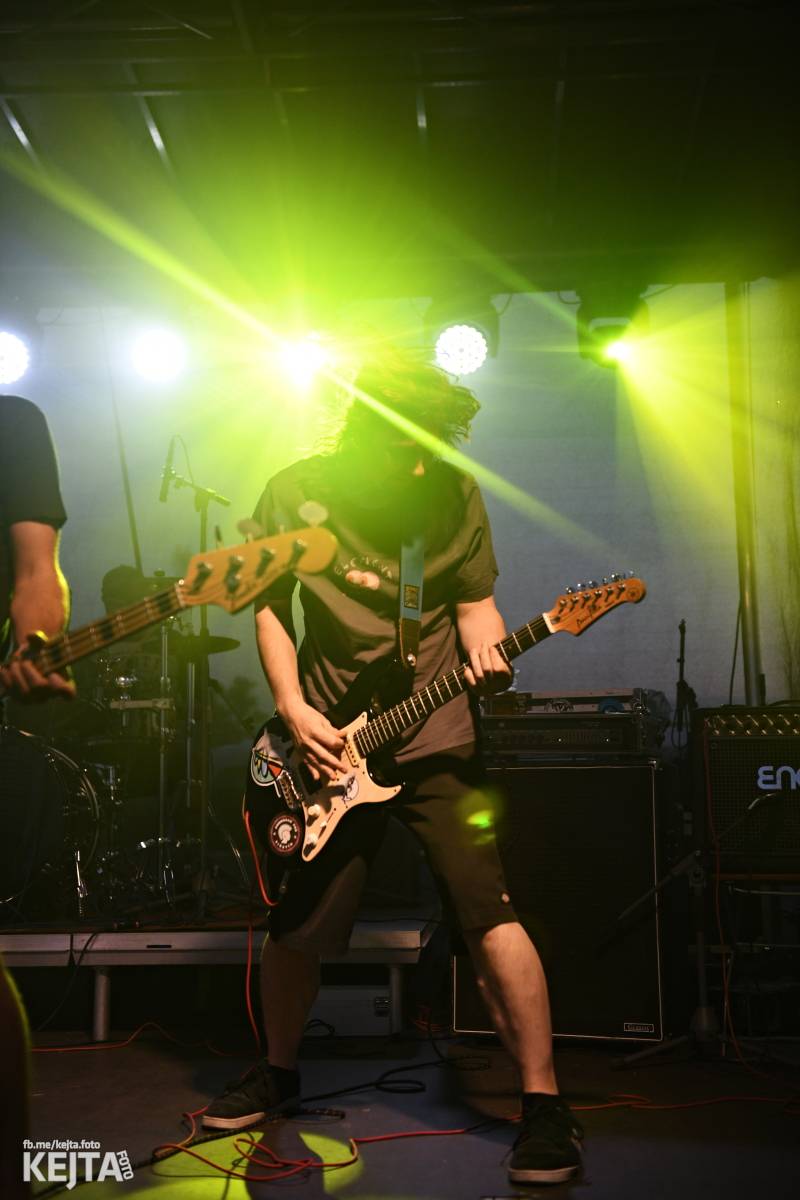 Fest a půl odstartoval naplno: První den nabídl punkrock v podání M3ta, Zvýšenýho rizika, Houby či PUM