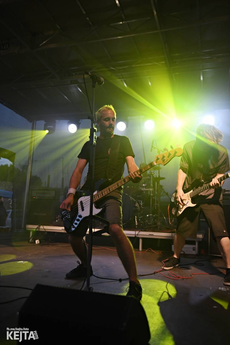 Fest a půl odstartoval naplno: První den nabídl punkrock v podání M3ta, Zvýšenýho rizika, Houby či PUM