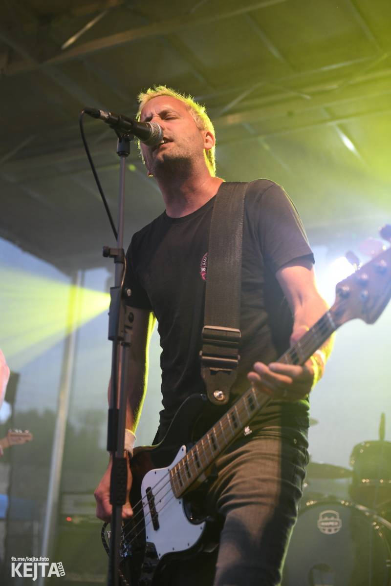 Fest a půl odstartoval naplno: První den nabídl punkrock v podání M3ta, Zvýšenýho rizika, Houby či PUM