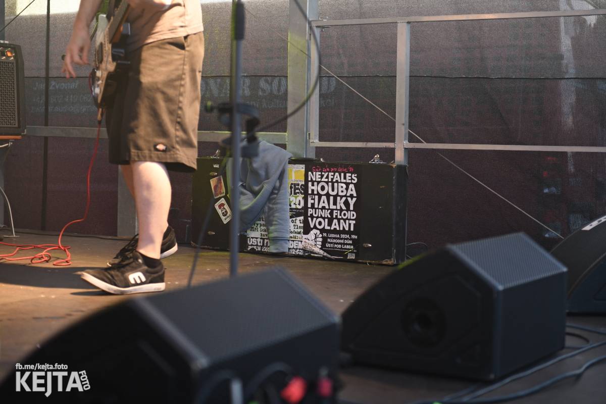 Fest a půl odstartoval naplno: První den nabídl punkrock v podání M3ta, Zvýšenýho rizika, Houby či PUM