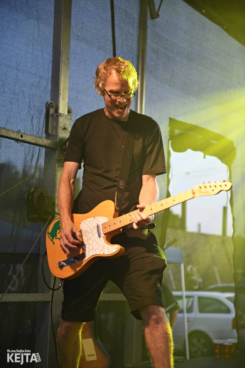 Fest a půl odstartoval naplno: První den nabídl punkrock v podání M3ta, Zvýšenýho rizika, Houby či PUM