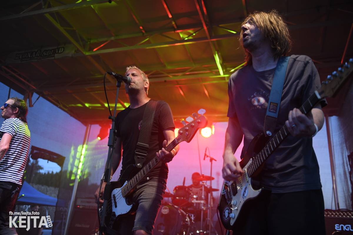 Fest a půl odstartoval naplno: První den nabídl punkrock v podání M3ta, Zvýšenýho rizika, Houby či PUM