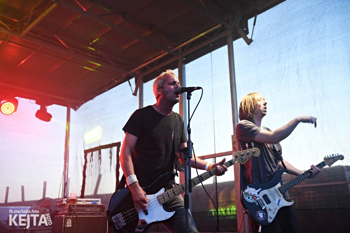 Fest a půl odstartoval naplno: První den nabídl punkrock v podání M3ta, Zvýšenýho rizika, Houby či PUM