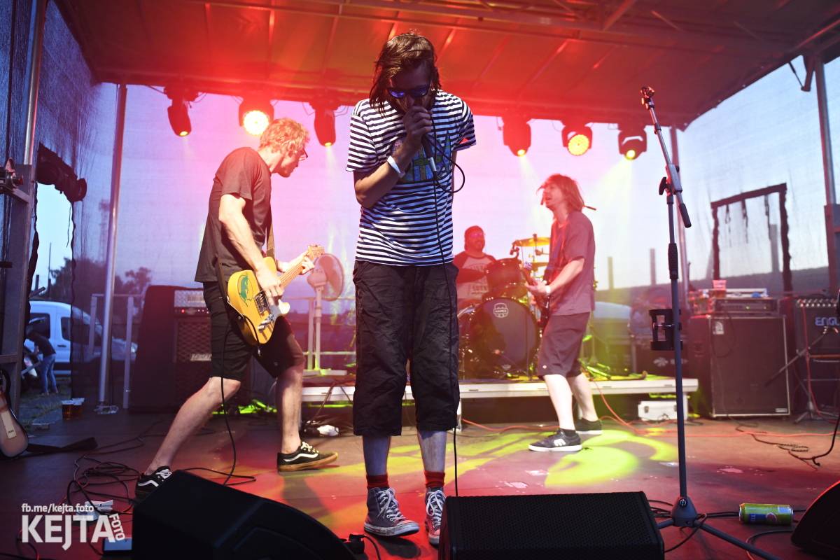 Fest a půl odstartoval naplno: První den nabídl punkrock v podání M3ta, Zvýšenýho rizika, Houby či PUM