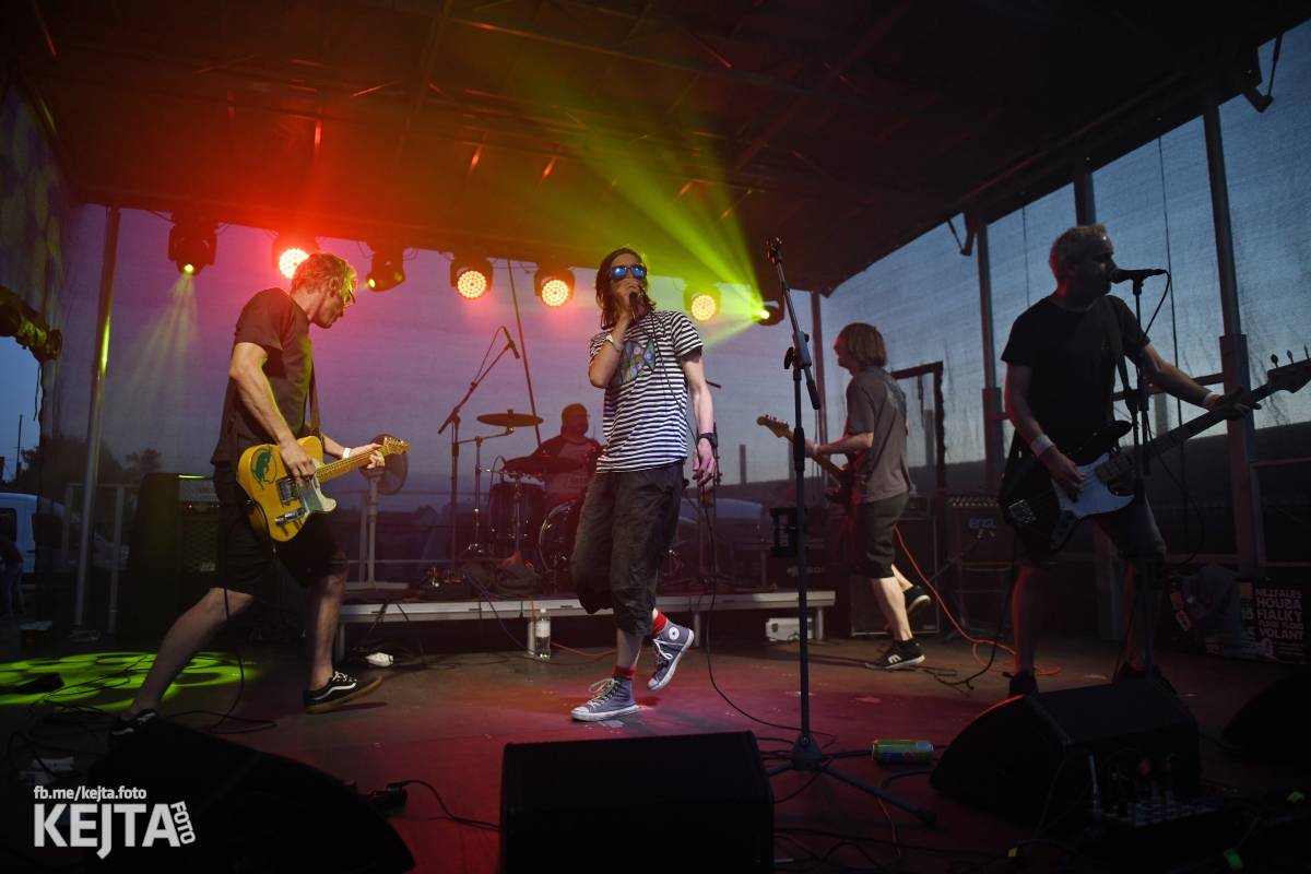 Fest a půl odstartoval naplno: První den nabídl punkrock v podání M3ta, Zvýšenýho rizika, Houby či PUM