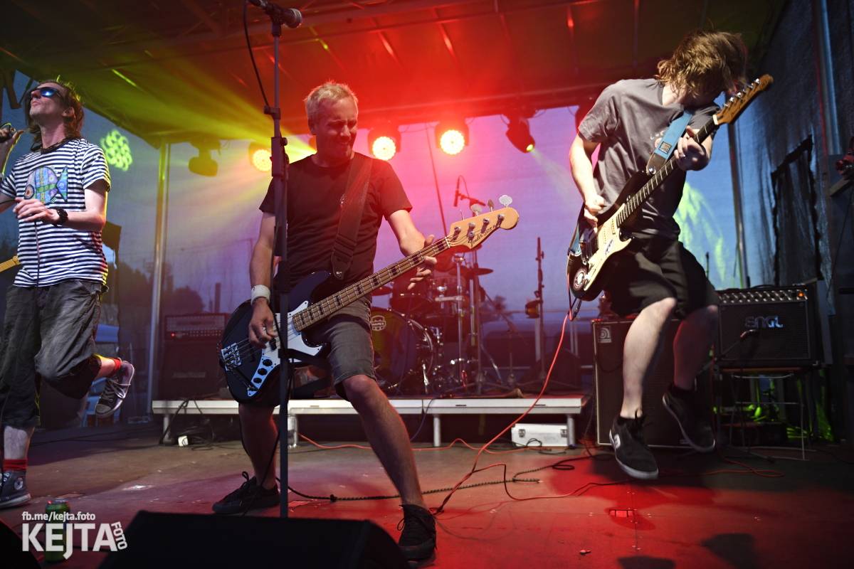 Fest a půl odstartoval naplno: První den nabídl punkrock v podání M3ta, Zvýšenýho rizika, Houby či PUM