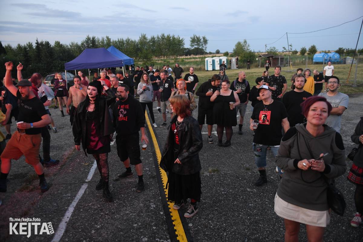 Fest a půl odstartoval naplno: První den nabídl punkrock v podání M3ta, Zvýšenýho rizika, Houby či PUM