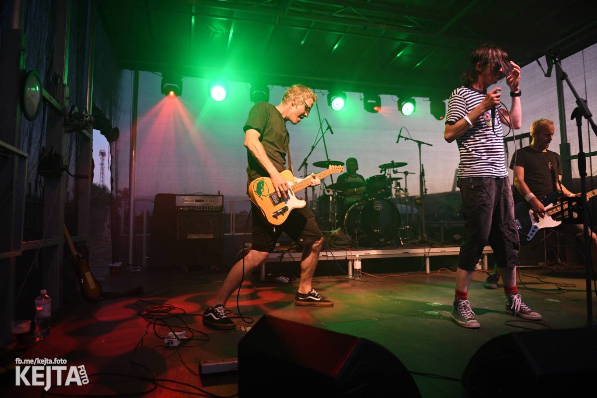 Fest a půl odstartoval naplno: První den nabídl punkrock v podání M3ta, Zvýšenýho rizika, Houby či PUM