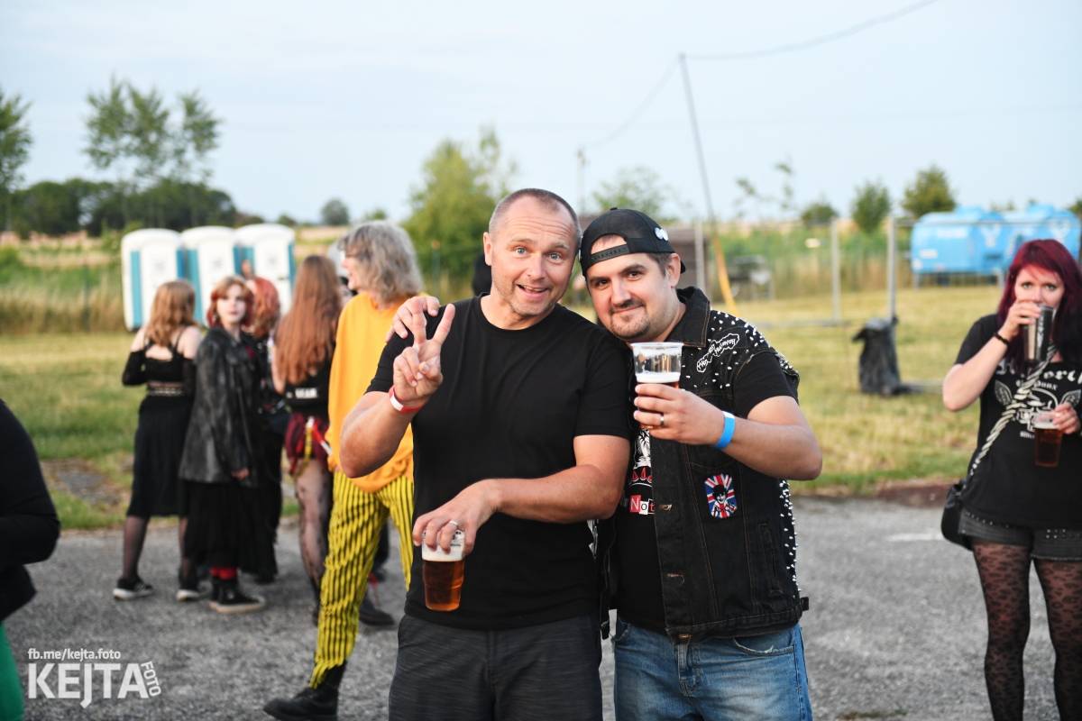 Fest a půl odstartoval naplno: První den nabídl punkrock v podání M3ta, Zvýšenýho rizika, Houby či PUM