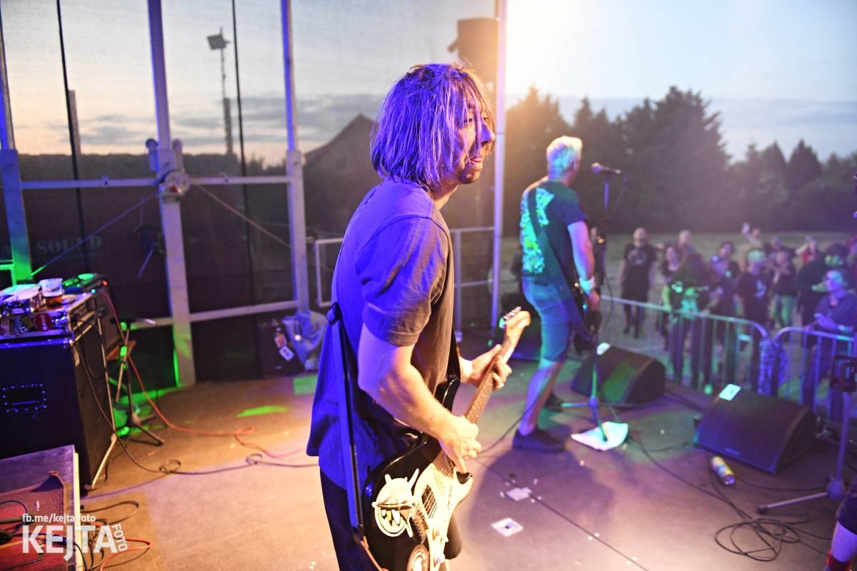 Fest a půl odstartoval naplno: První den nabídl punkrock v podání M3ta, Zvýšenýho rizika, Houby či PUM