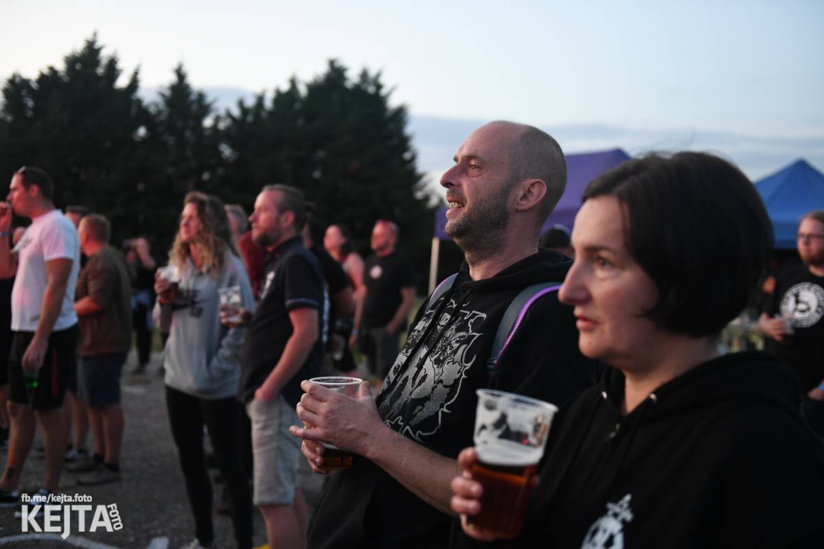 Fest a půl odstartoval naplno: První den nabídl punkrock v podání M3ta, Zvýšenýho rizika, Houby či PUM