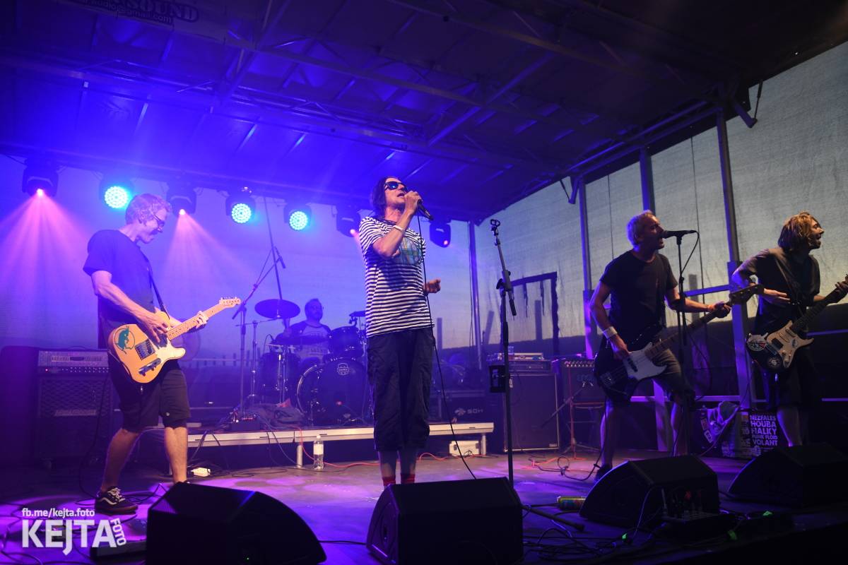 Fest a půl odstartoval naplno: První den nabídl punkrock v podání M3ta, Zvýšenýho rizika, Houby či PUM