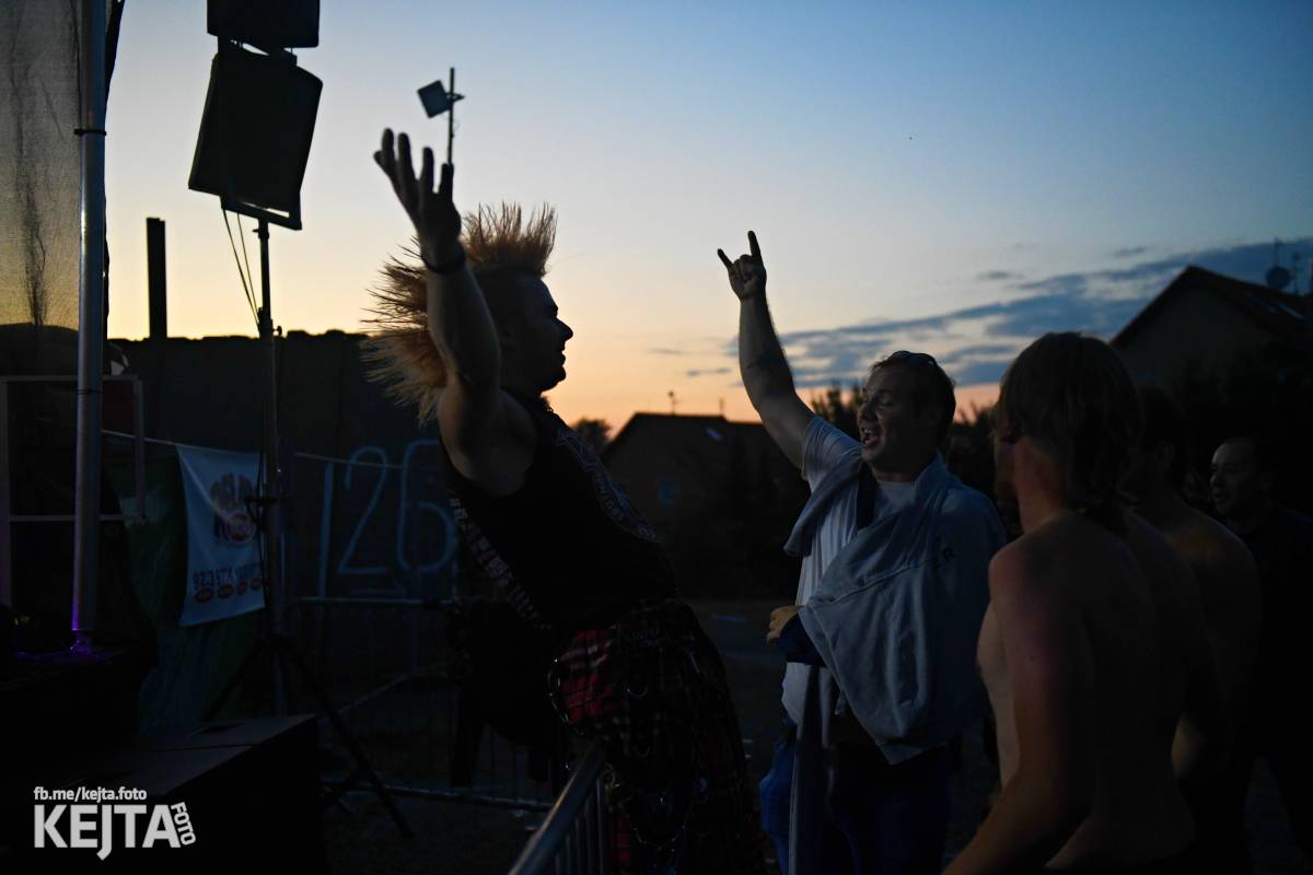 Fest a půl odstartoval naplno: První den nabídl punkrock v podání M3ta, Zvýšenýho rizika, Houby či PUM