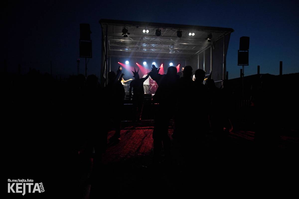 Fest a půl odstartoval naplno: První den nabídl punkrock v podání M3ta, Zvýšenýho rizika, Houby či PUM