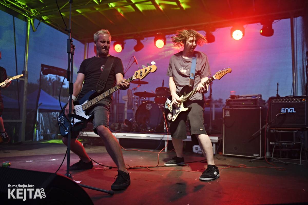 Fest a půl odstartoval naplno: První den nabídl punkrock v podání M3ta, Zvýšenýho rizika, Houby či PUM