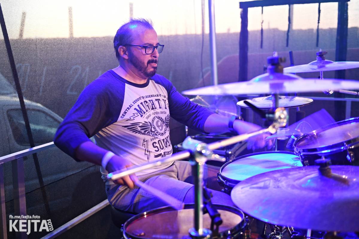 Fest a půl odstartoval naplno: První den nabídl punkrock v podání M3ta, Zvýšenýho rizika, Houby či PUM