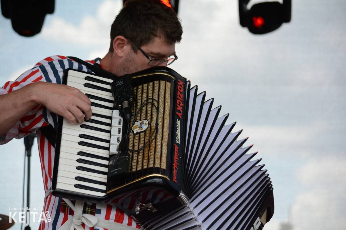 První ročník Festu a půl je za námi. Zakončili ho Stamp Out System, Kozičky i Rumble Ansamble