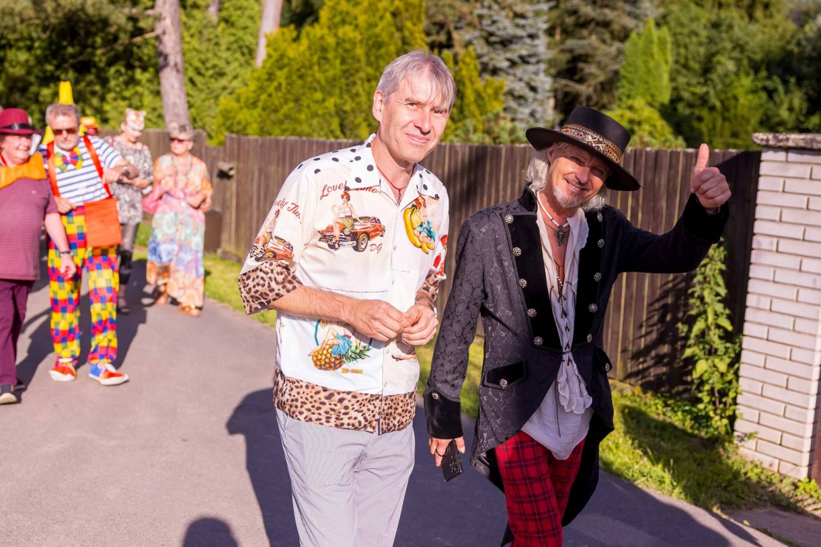 Velbloud, lamy i cirkusový průvod. Petr Janda si pro kolegy připravil zahradní párty