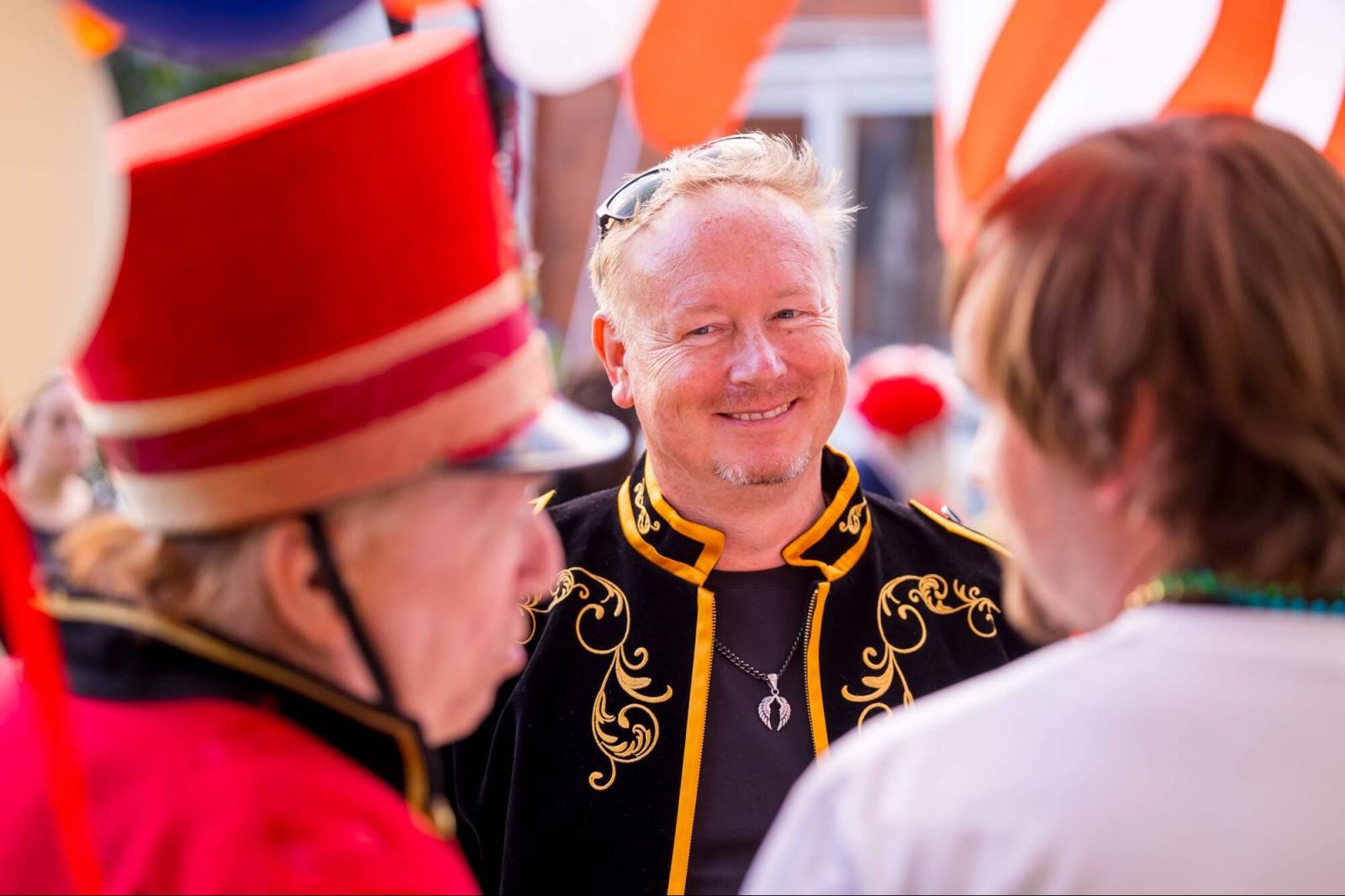 Velbloud, lamy i cirkusový průvod. Petr Janda si pro kolegy připravil zahradní párty