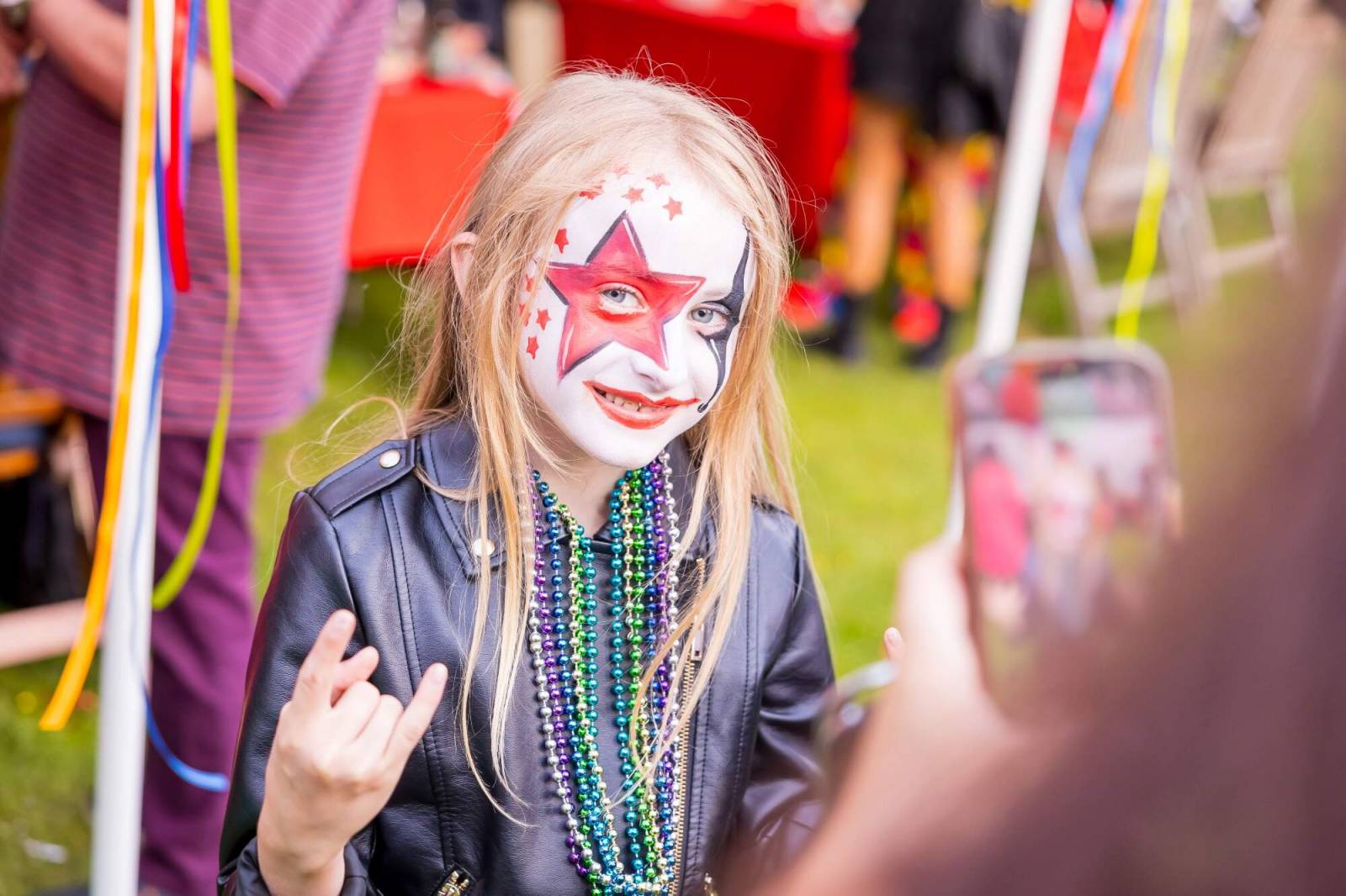 Velbloud, lamy i cirkusový průvod. Petr Janda si pro kolegy připravil zahradní párty