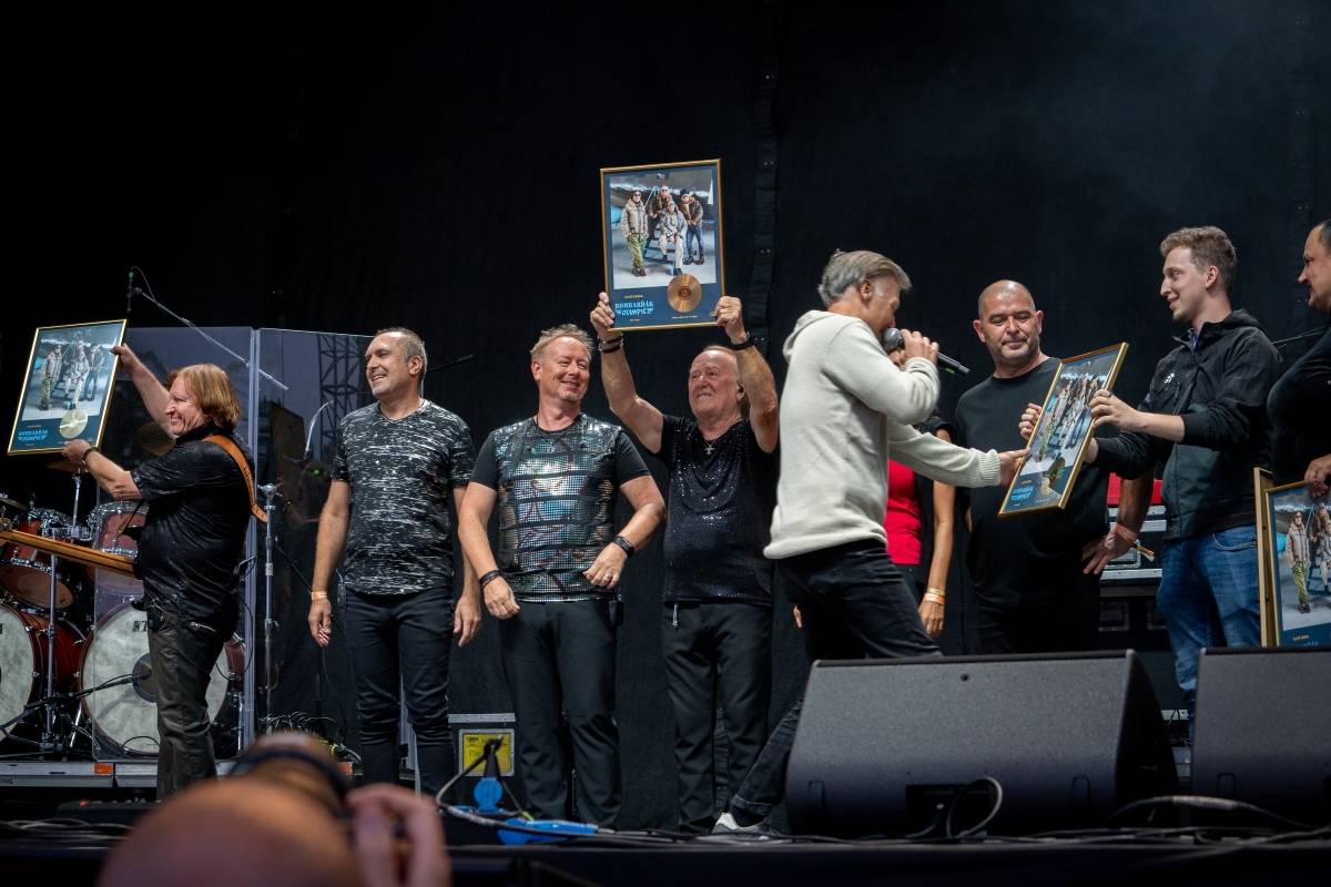 Olympic převzal na Benátské! zlatou desku, Boney M pobláznili tisíce návštěvníků 