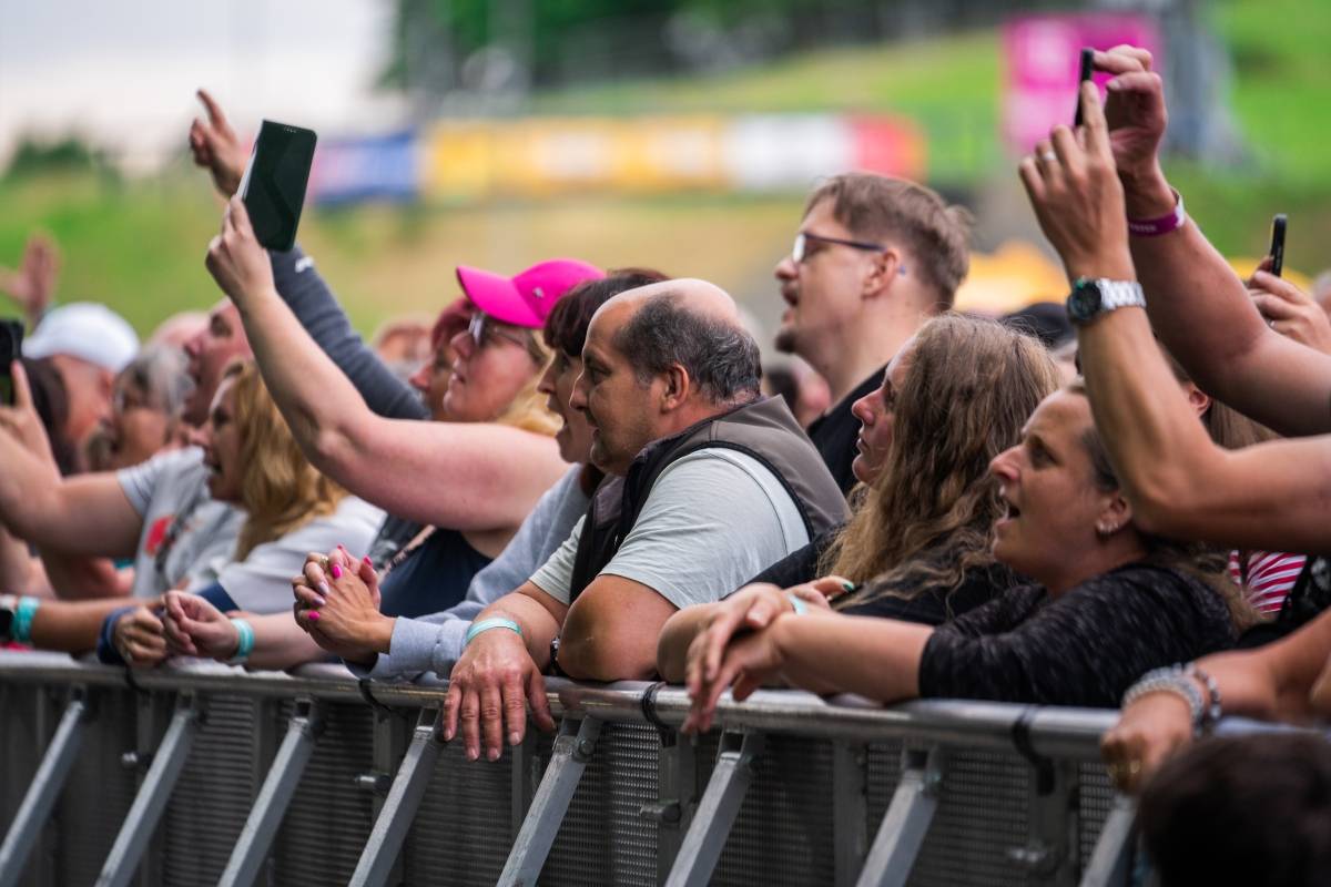 Olympic převzal na Benátské! zlatou desku, Boney M pobláznili tisíce návštěvníků 