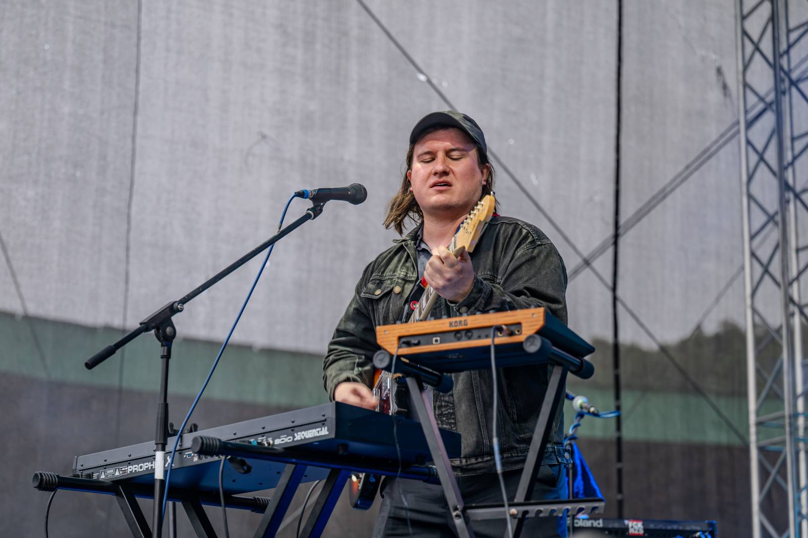 V Brně vytahovali pláštěnky. První den Pop Messe nepřálo počasí