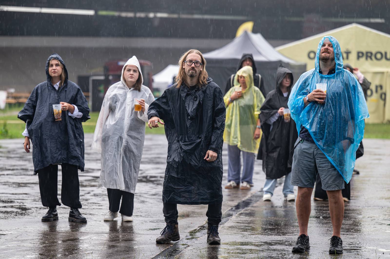 V Brně vytahovali pláštěnky. První den Pop Messe nepřálo počasí