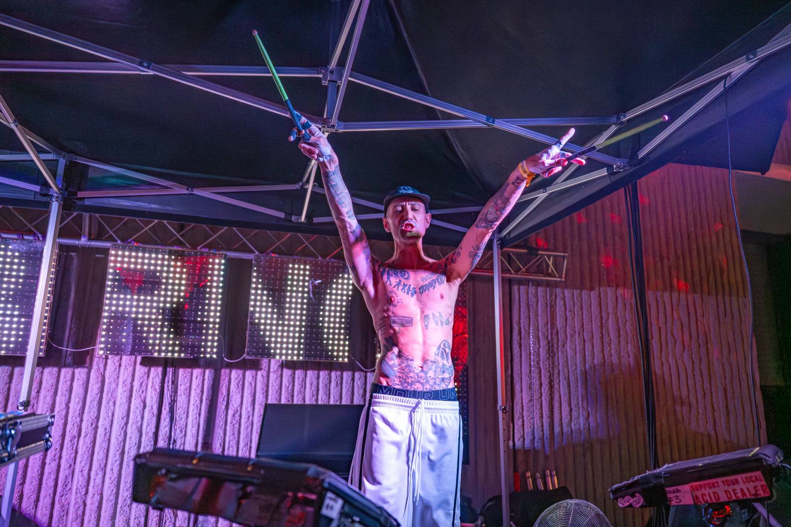 V Brně vytahovali pláštěnky. První den Pop Messe nepřálo počasí