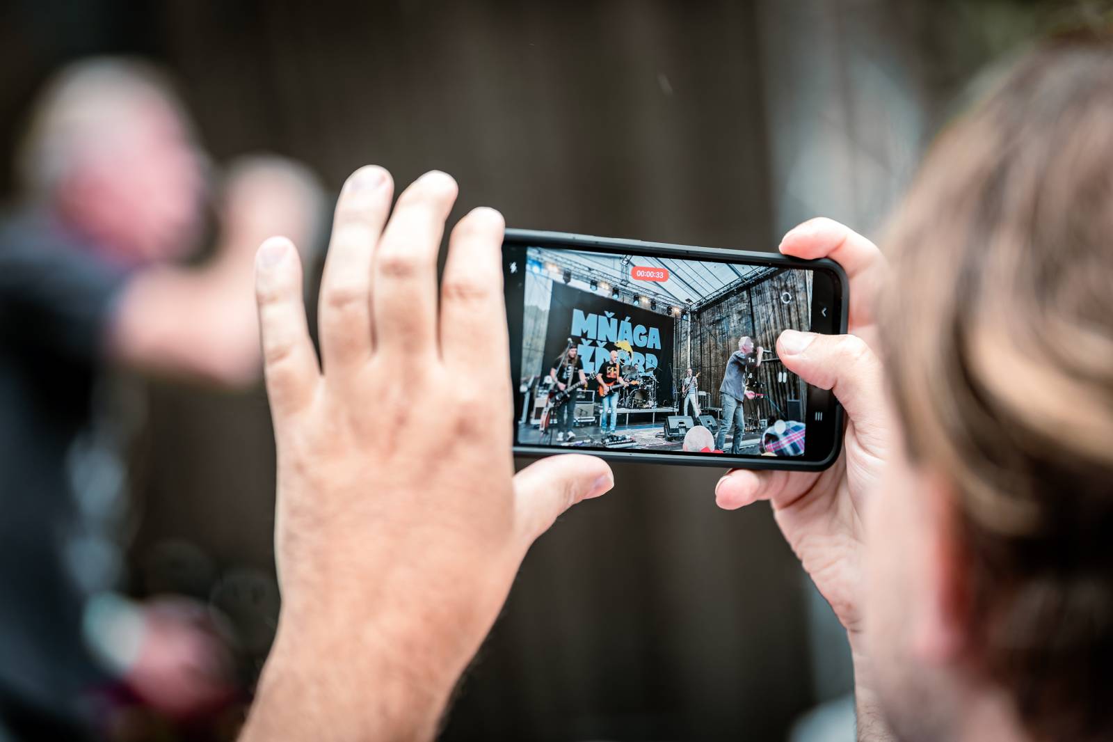 Večer, kdy zpívaly i skály. Mňága a Žďorp zahrála v lomu Velká Amerika, připomněla Mira Žbirku