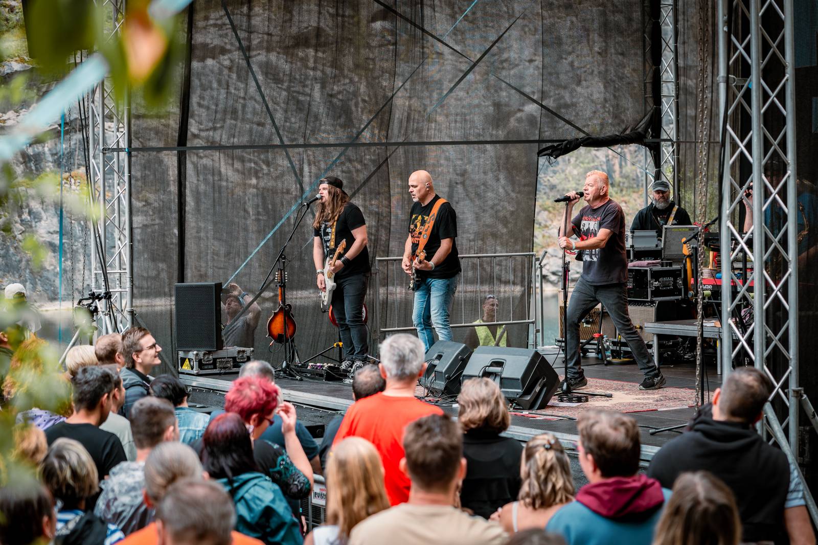 Večer, kdy zpívaly i skály. Mňága a Žďorp zahrála v lomu Velká Amerika, připomněla Mira Žbirku