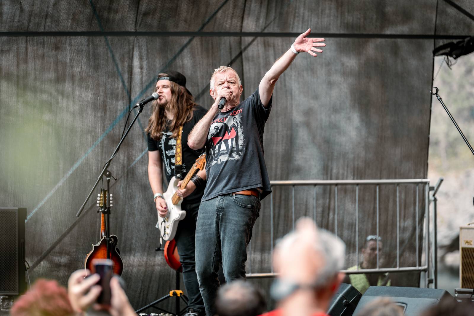 Večer, kdy zpívaly i skály. Mňága a Žďorp zahrála v lomu Velká Amerika, připomněla Mira Žbirku