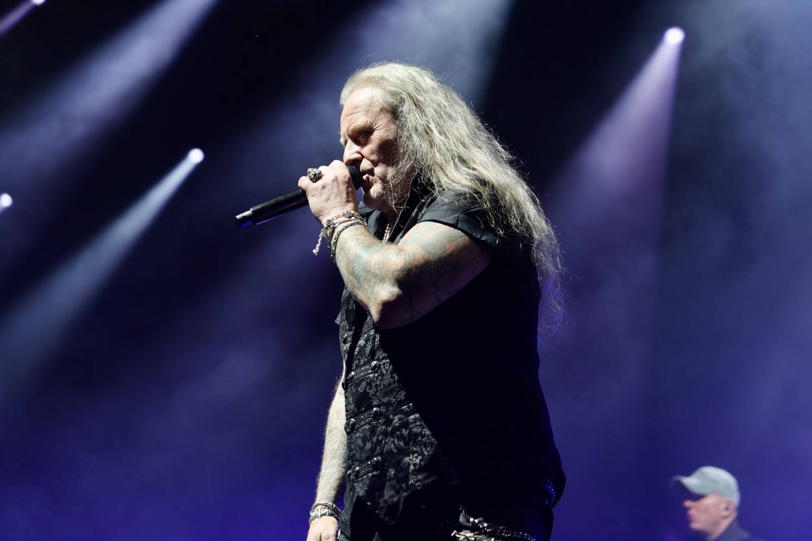 Kabát na Rožmberku vsadil na osvědčené hity, do davu hodil podepsaný klobouk. Wanastowi Vjecy si na přídavek pozvali Lucii