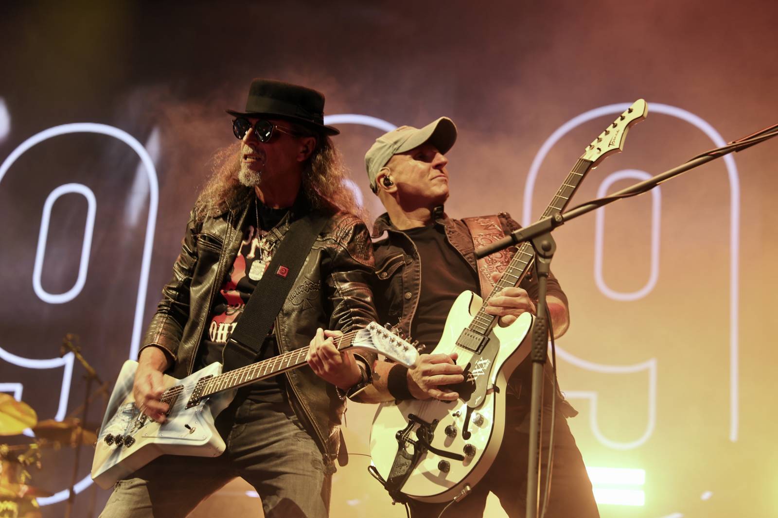 Kabát na Rožmberku vsadil na osvědčené hity, do davu hodil podepsaný klobouk. Wanastowi Vjecy si na přídavek pozvali Lucii