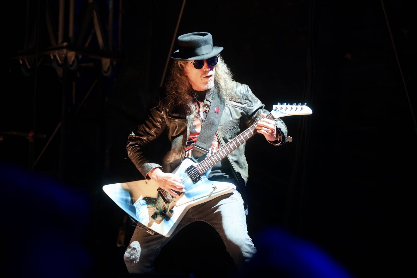 Kabát na Rožmberku vsadil na osvědčené hity, do davu hodil podepsaný klobouk. Wanastowi Vjecy si na přídavek pozvali Lucii