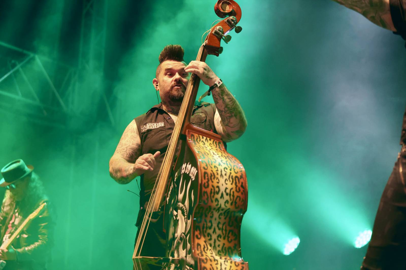 Kabát na Rožmberku vsadil na osvědčené hity, do davu hodil podepsaný klobouk. Wanastowi Vjecy si na přídavek pozvali Lucii